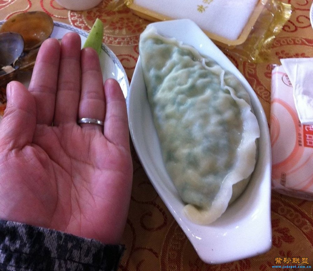 28日中午以鲅鱼饺子为主的午餐,一个饺子比手掌还大,第一次吃这么大